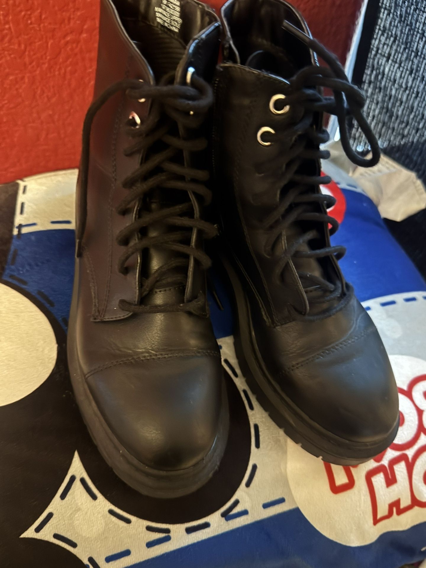 Women Size 6 Lace Up Combat Boots