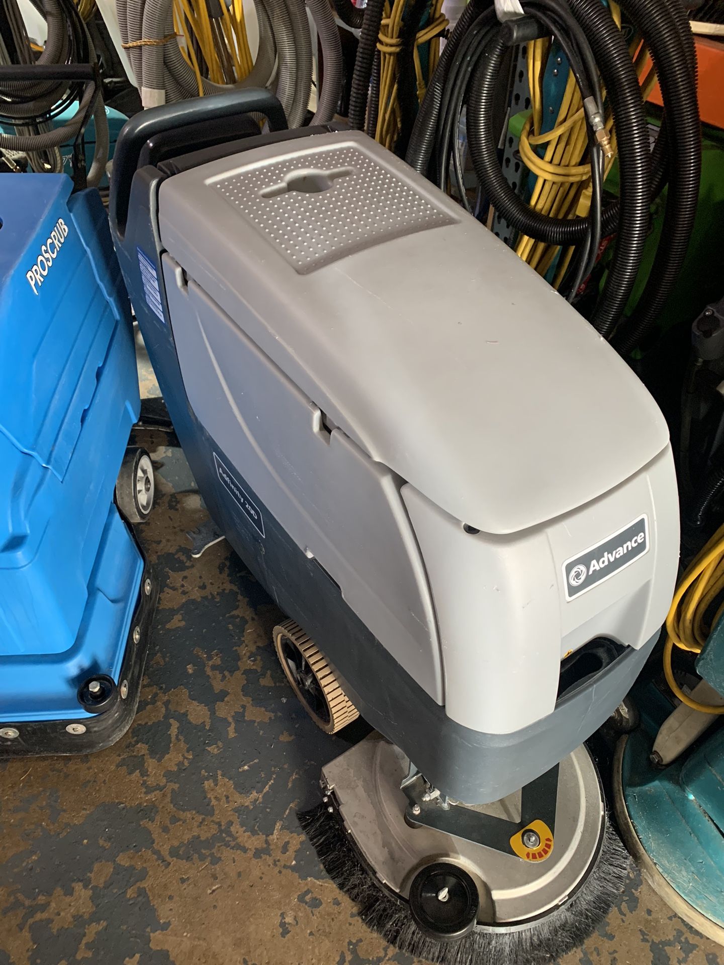 Floor scrubber