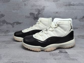 Air Jordan 11 WMNS “Neapolitan