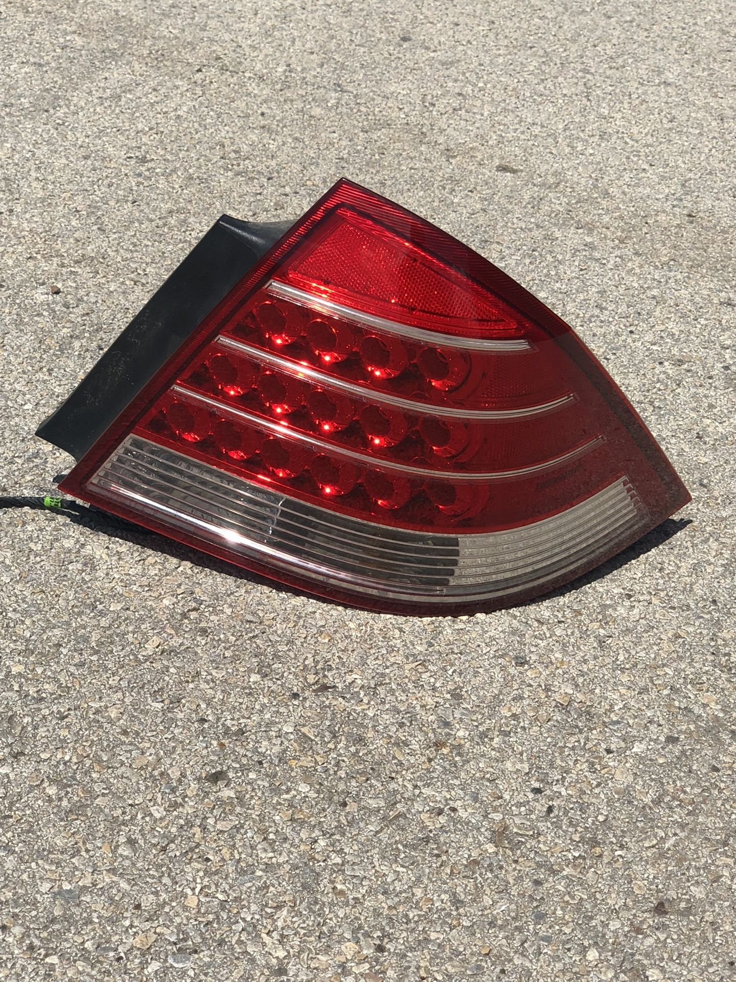 05-07 Mercury Montego Right Passenger Side Tail Light