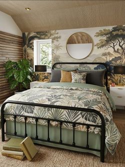 Full size bed with mattress 200