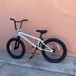 Élite Bmx Bike 20 Inches Tires Good Condition Ready To Ride 