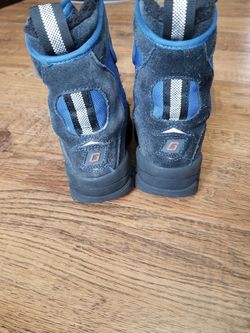 Winter boots boy size 9