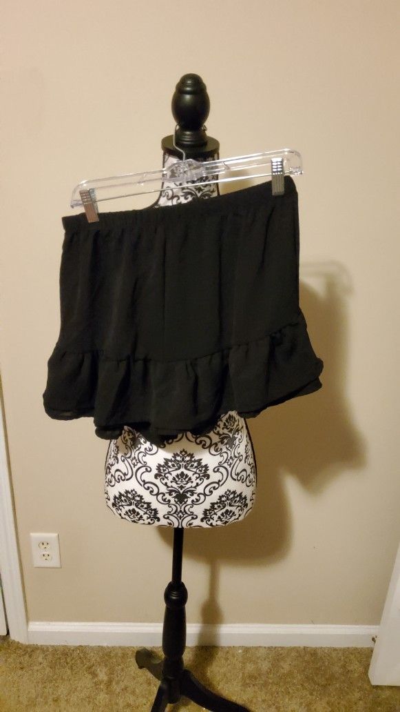Vision Black Ruffle Skort Size Medium