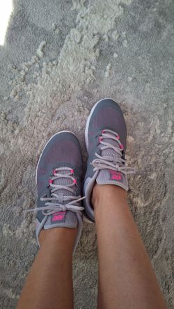 NIKE SNEAKERS SIZE 👟  9 $25