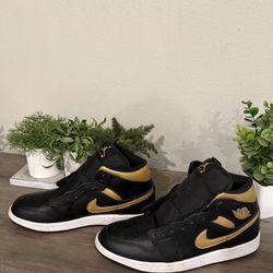 Air Jordan 1 Mid ‘Black And Gold 