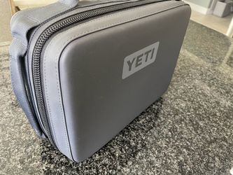 Yeti 5L day trip lunch box like new gray