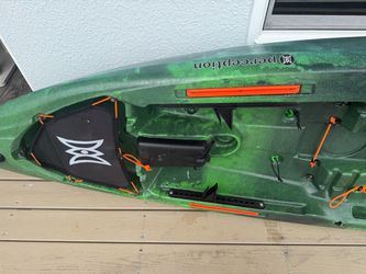 Perception kayak 10.5 foot comes with seat only no oars.