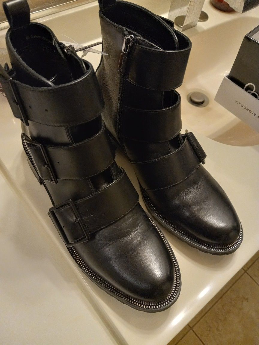 Blonde 3 Buckle Vera Black Leather Boots. Size 8