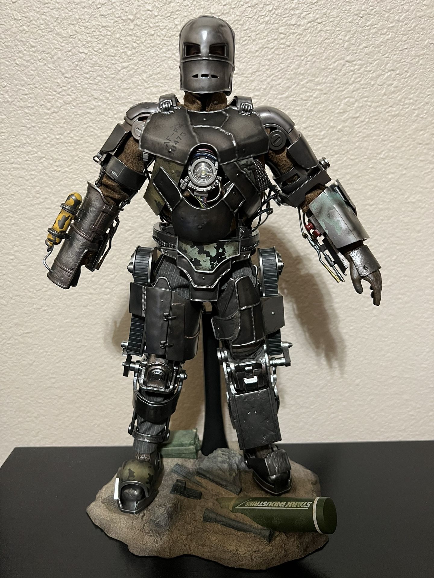 Hot Toys Iron Man Mark I (Special Edition) Diecast Sixth Scale