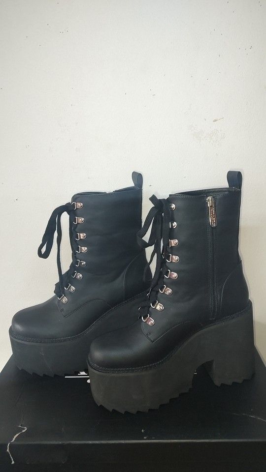 Dollskill, Platform Boots Black, Size 9