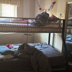 Metal twin size top full size bottom