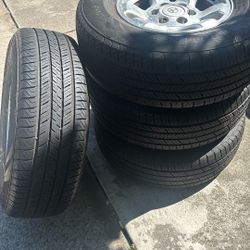 4 Plants Con Rin Para Una Toyota  265 70 R 16 