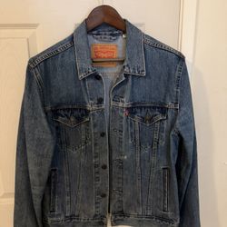 Levi’s Men’s Denim Trucker Jacket – Size M – Good Used Condition
