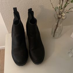 Black Boots 