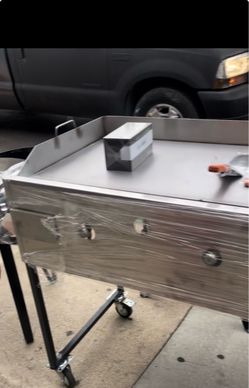 Grill 3 in one grill/steamer/iron table