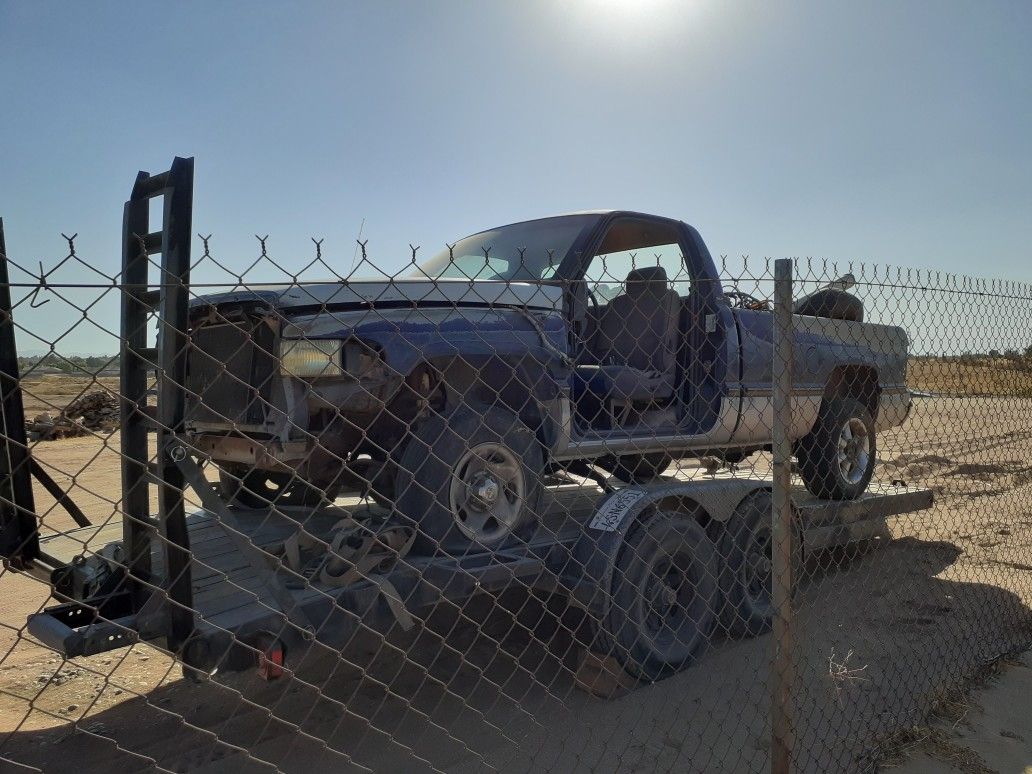 Dodge Truck.. Parting Out 5.2 motor, 4x4