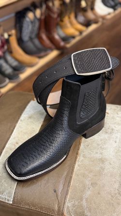 Botines y cinto vaquero