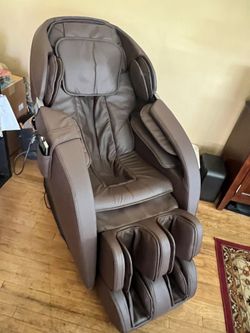 Insignia massage chair