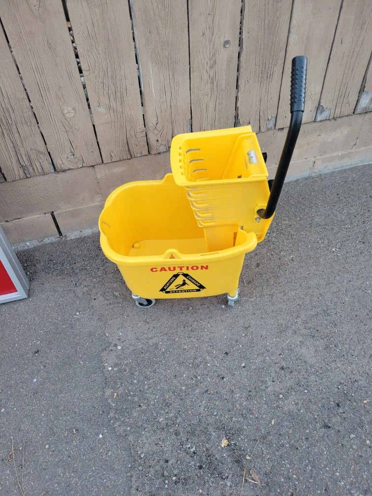 Mop Bucket w/ Wringer