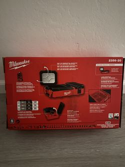 Milwaukee m12 PACKOUT with Floodlight