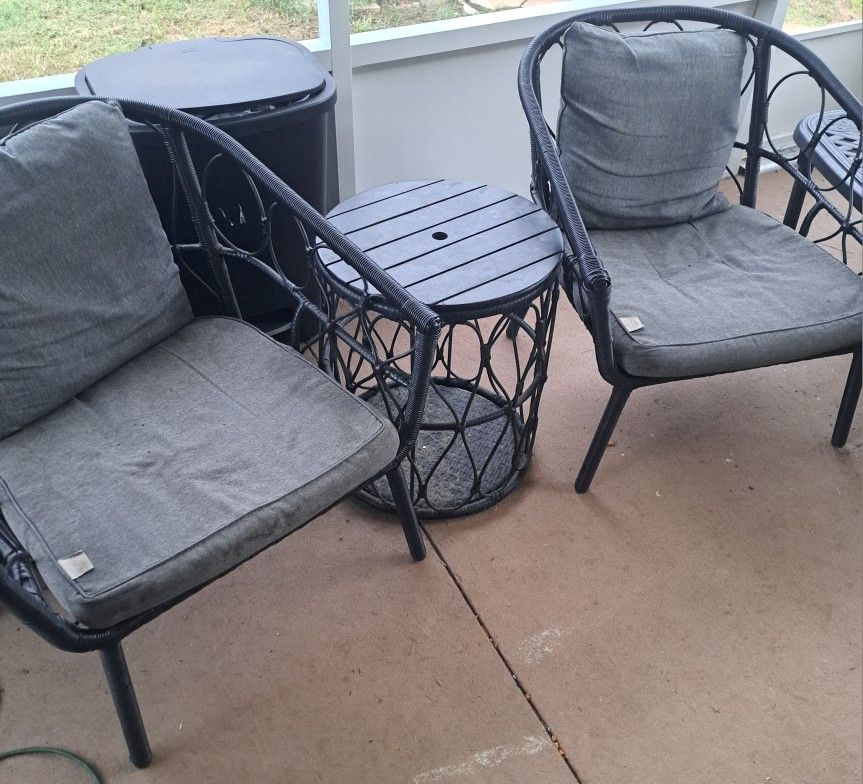 Outdoor Chair Set With Matching End Table