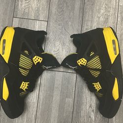 Jordan 4 yellow thunder size 10