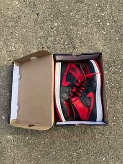 JORDAN 1 MID BANNED SZ 9 OG BOX/LIGHTLY WORN