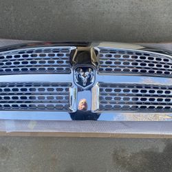 OEM Original Front Grill Ram 1500 Laramie 2012–2018
