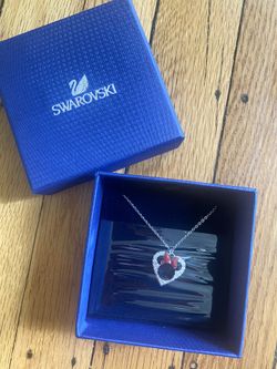 Brand New Swarovski Walt Disney Minnie Mouse Pendent Necklace For