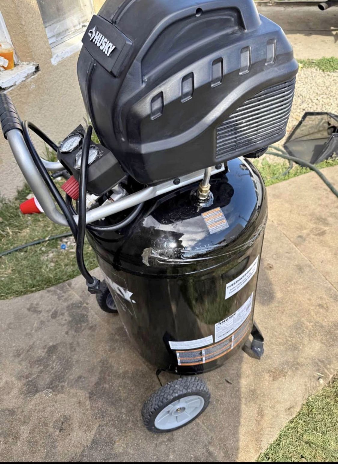 1.7 HP, 200 PSI, 30 Gal., 5.1 SCFM 90 PSI, Single-Stage, Oil Free Portable Vertical Electric Air Com