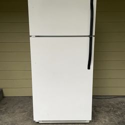 FREE Refrigerator (Works Great)