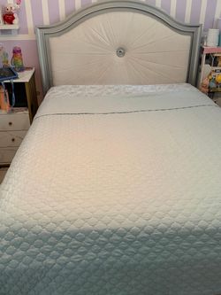 Full Size Bedroom Set + Matching Ceiling Fan – $200