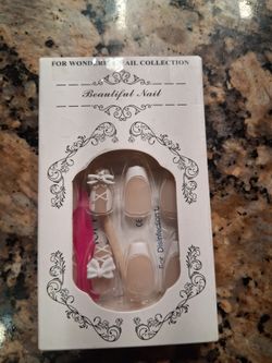 Beautiful Nail Press-On Nail Set