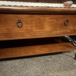 Entertainment Center / TV Stand 