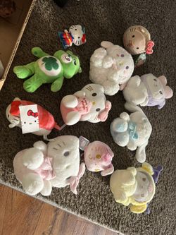 Hello kitty plushies/ plushies 
