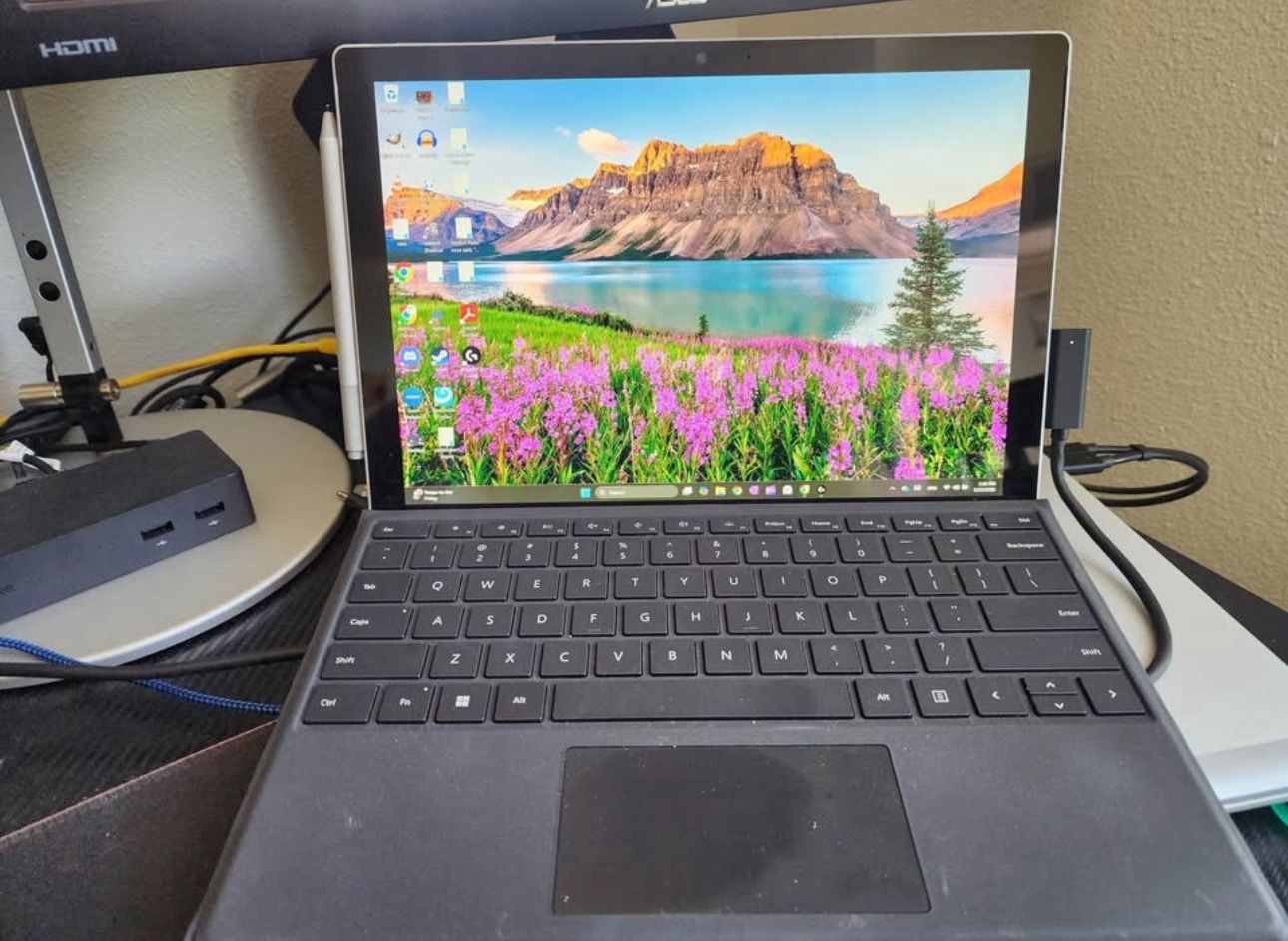 Microsoft Surface Pro 6 - i7 / 256GB SSD / 8GB RAM + Accessories Bundle