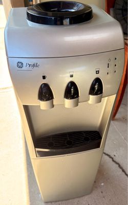 GE water dispenser with refrigerator