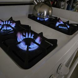 Gas Stove/OTR whirlpool microwave