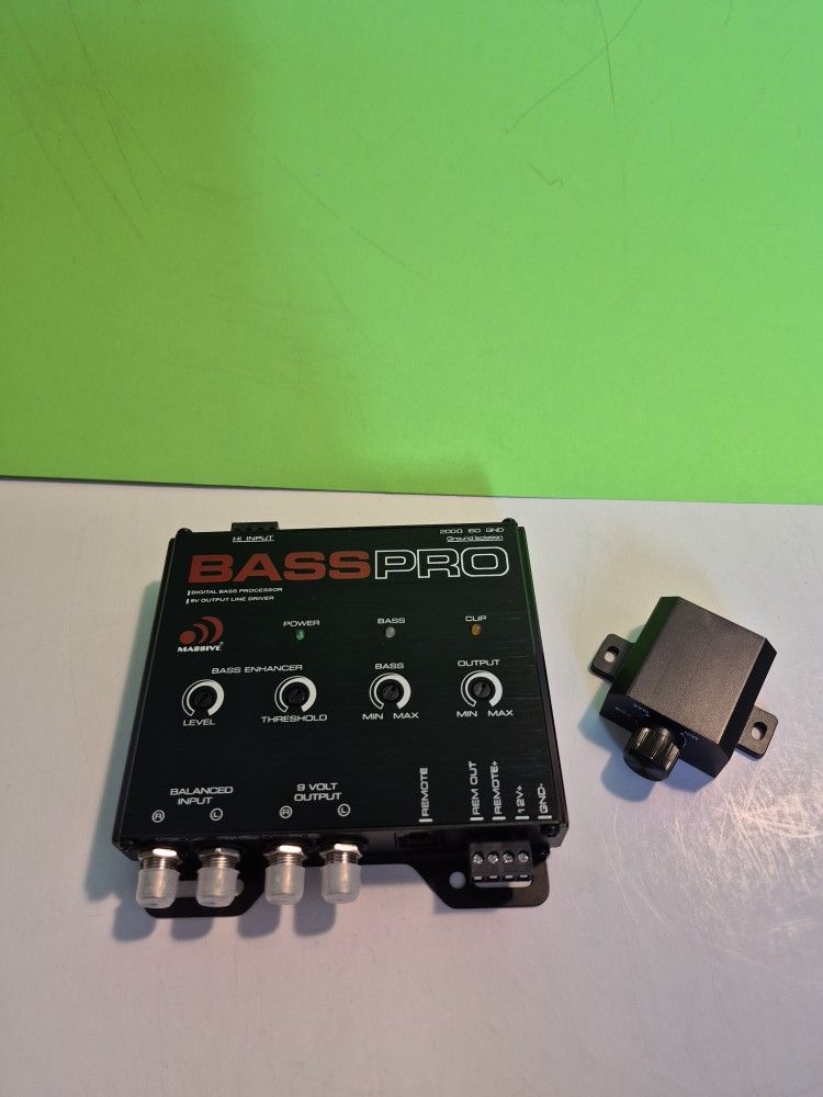MASSIVE AUDIO DIGITAL BASS PROCESSOR WITH 9V LINEDRIVE ( BRAND NEW PRICE IS LOWEST INSTALL NOT AVAILABLE )
