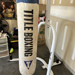 EVERLAST WHITE PUNCHING BAG HOLDER, TITLE BOXING PUNCHING BAG