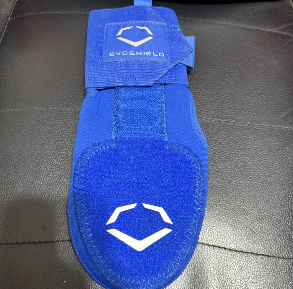 Blue evoshield baseball sliding mit