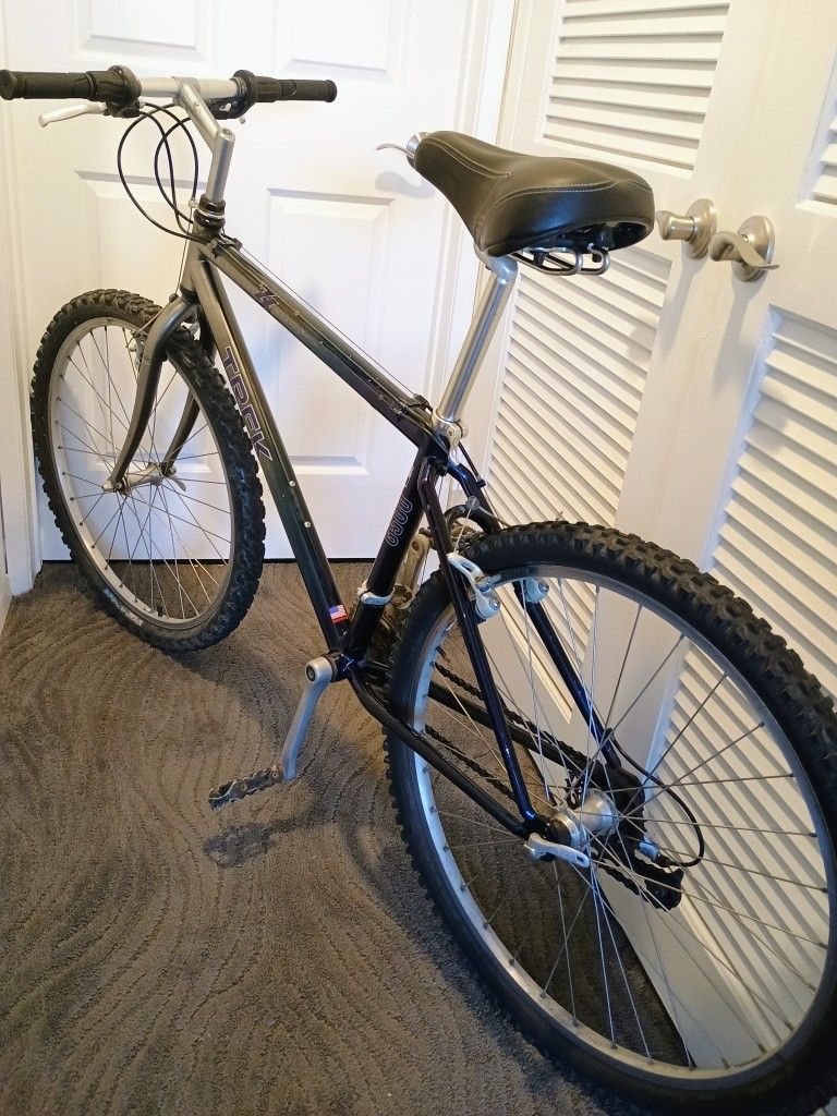 TREK MOUNTAIN BIKE FOR SALE 