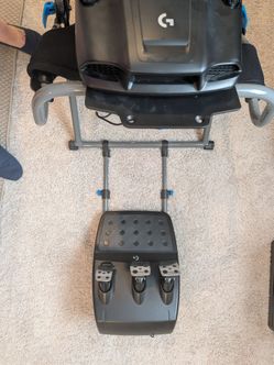 Logitech G920 Driving Force Racing Wheel and Floor Pedals and Playseat Challenge X - Logitech G Edition