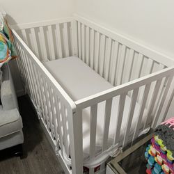 White Baby Crib With Storage 