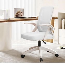 Mesh office chair in white