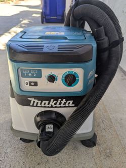 MAKITA LXT vacuum & charger