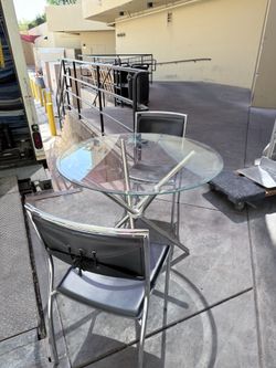Glass dinning table with 2 chairs (foldable base)