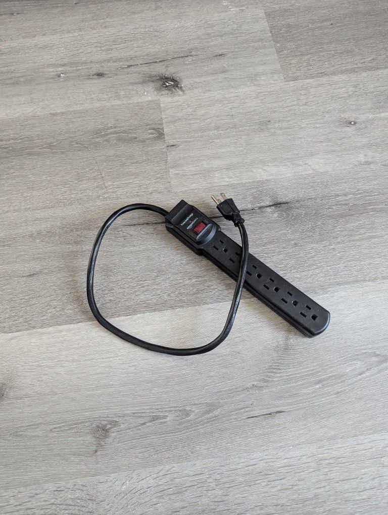 6 Outlet Power Strip - Great Condition
