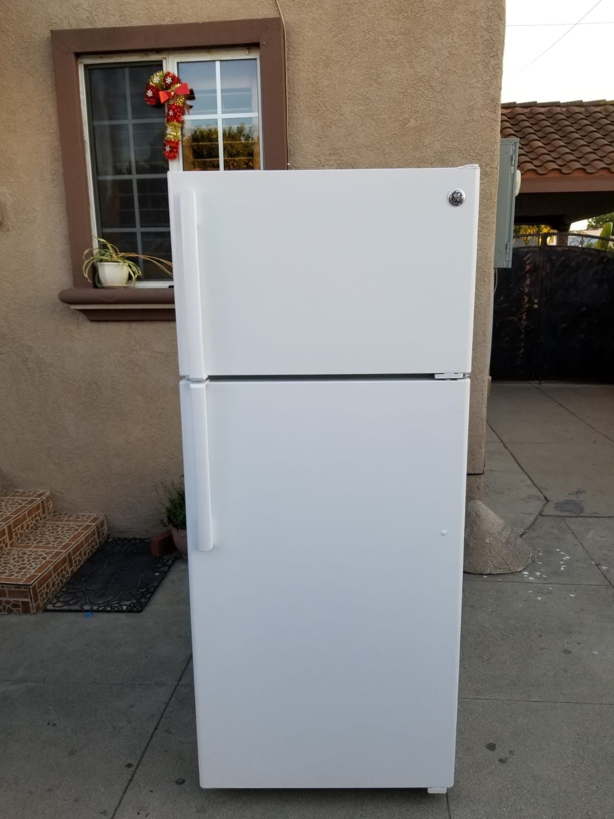 GE Refrigerator 16cu Ft 28x29x64👍👌3 MONTHS WARRANTY 